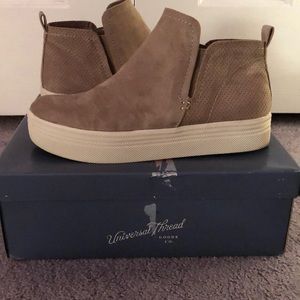 Universal Thread shoes